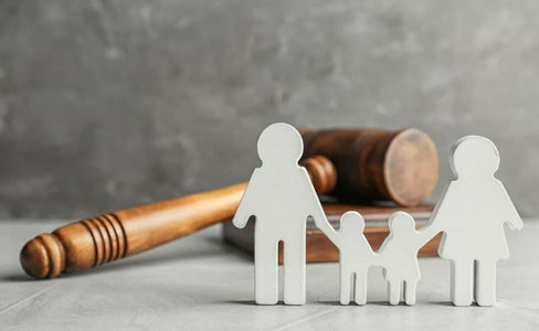 Farzandlaridan qarzdor ota unutgan burchini sud zalida anglab yetdi