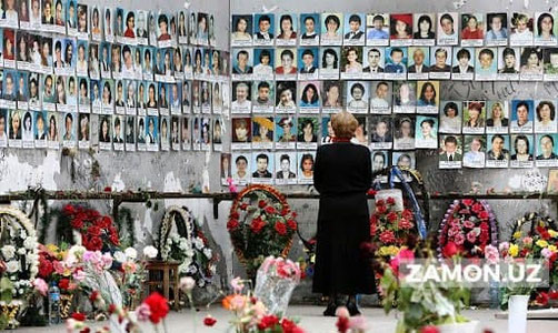 Beslan. 2004 yil 1 sentyabr. Maktabdagi teraktga 17 yil bo‘ldi