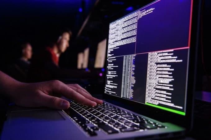 Онлайн қиморда ютқазган йигит ўғирлик содир этди