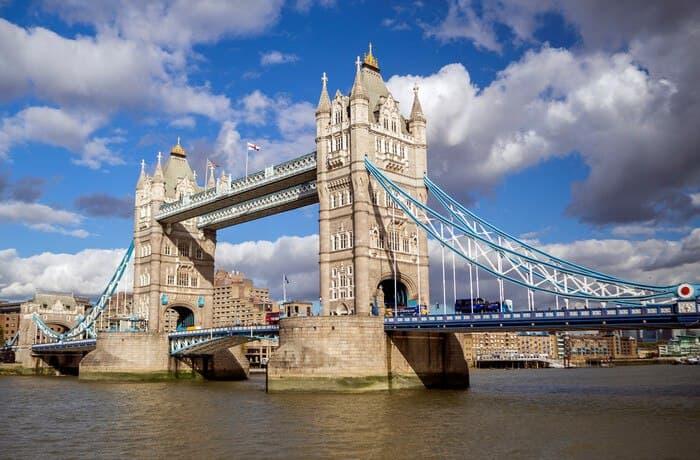 Лондонда машҳур Tower кўприги бузилиб қолди