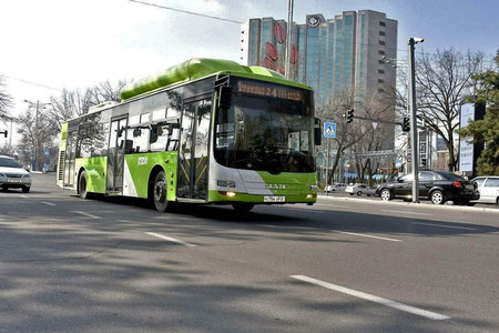 Jamoat transportlarining harakatlanishdagi oraliq vaqti 2 barobarga kamaytiriladi – Prezident qarori