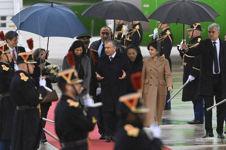 Shavkat Mirziyoyev Fransiyaga yetib bordi