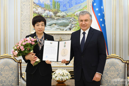 Shavkat Mirziyoyev Xitoy elchisini taqdirladi