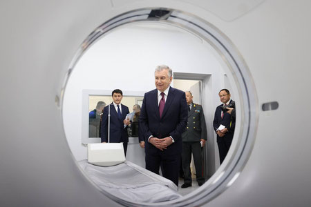 Президент Мудофаа вазирлиги Марказий ҳарбий клиник госпиталини бориб кўрди