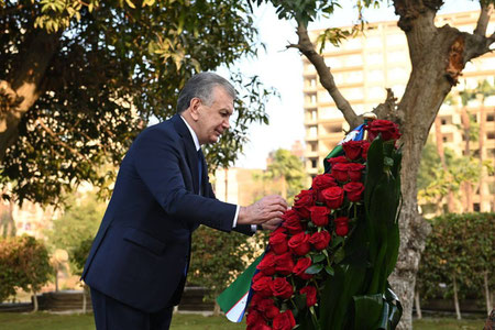 Shavkat Mirziyoyev Misrdagi Ahmad Farg‘oniy majmuasini ziyorat qildi