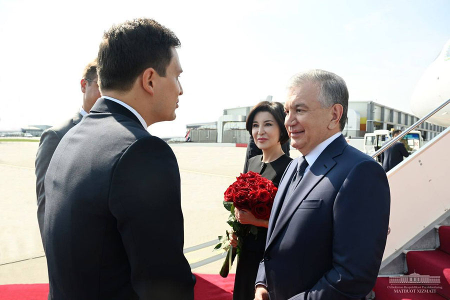Шавкат Мирзиёев Будапештга етиб борди