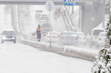 Toshkentda AYOQSHlar yopilishi ortidan Yandex taxi "ishlamadi"