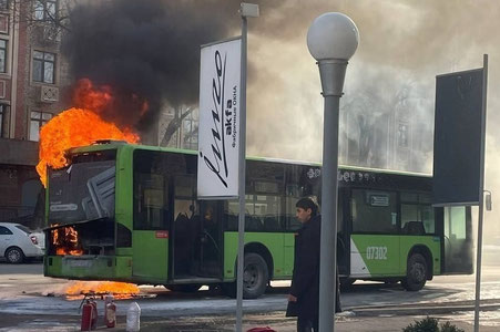 Toshkentda yana avtobus yonib ketdi