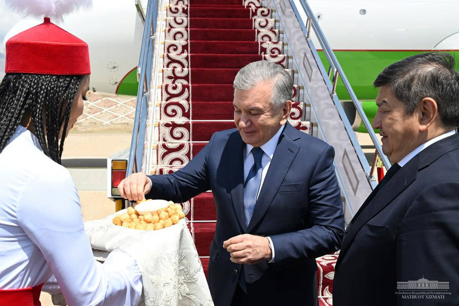 Shavkat Mirziyoyev Cho‘lponota shahriga yetib bordi