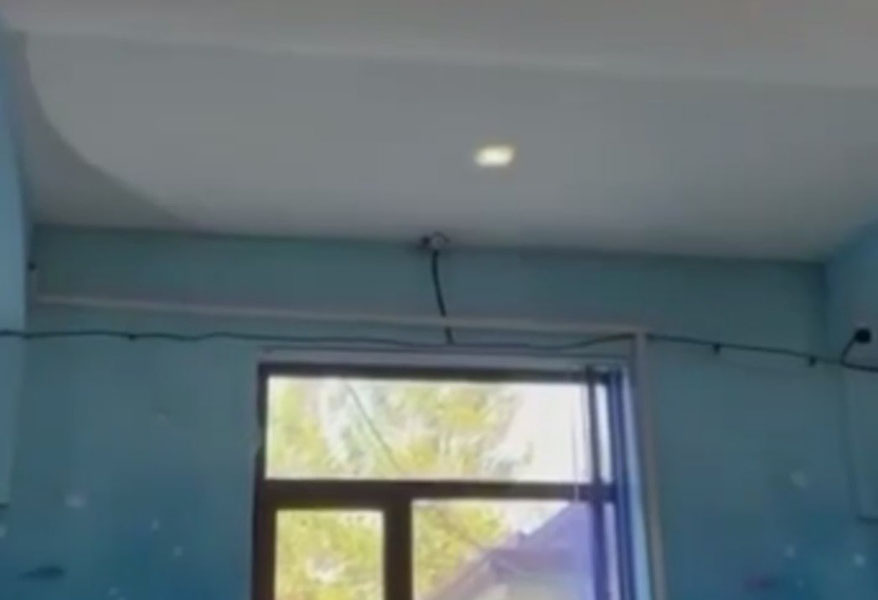 Video: Erik va Ilya qizgin godakni jinsiy aloqa qilishga kondirmoqda