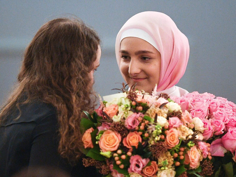 Putin Ramzan Qodirovning qizini mukofotladi