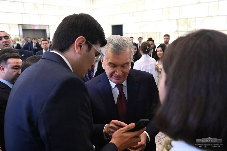 Mirziyoyev AQSHda «El-yurt umidi» jamg‘armasi stipendiatlari bilan uchrashdi — foto