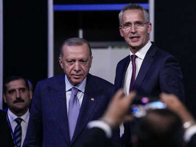 Erdog‘an Shvetsiyaning NATOga aʼzo bo‘lishi uchun shart qo‘ydi