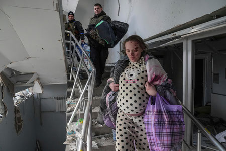 "Мисли кўрилмаган шафқатсизлик": Ғазодаги шифохона портлатилди
