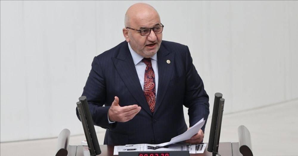 Turkiya parlamentida yurak xurujiga uchragan deputat vafot etdi