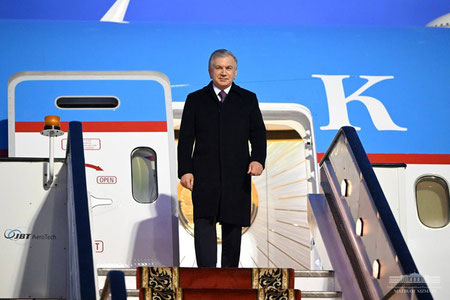 Шавкат Мирзиёев Санкт-Петербургга етиб борди