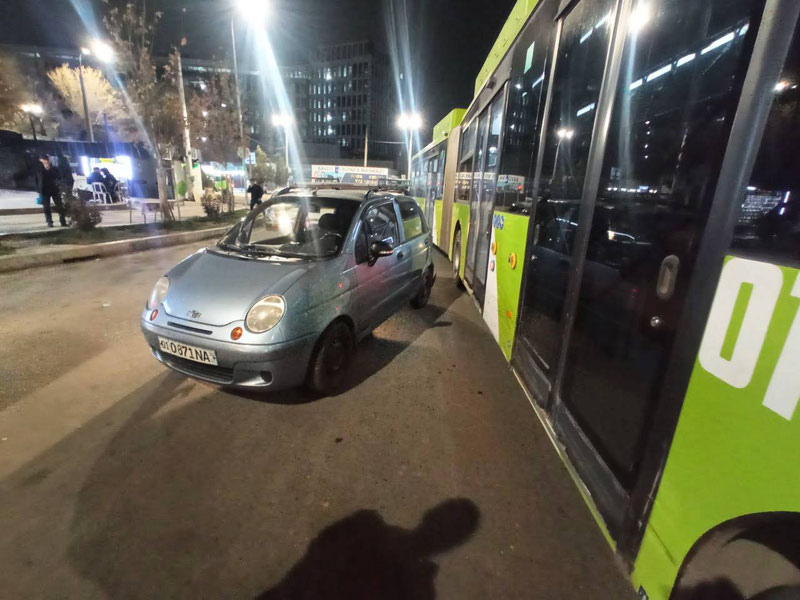 Toshkentda avtobus Matiz bilan to‘qnashib ketdi