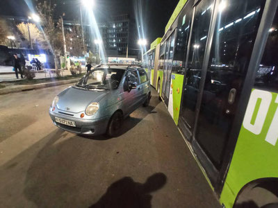 Toshkentda avtobus Matiz bilan to‘qnashib ketdi