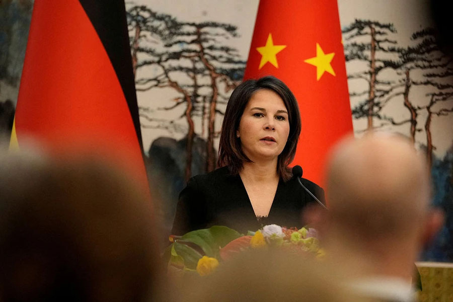Berbok G‘azo sektorida yangi gumanitar tanaffuslar qilishga chaqirdi