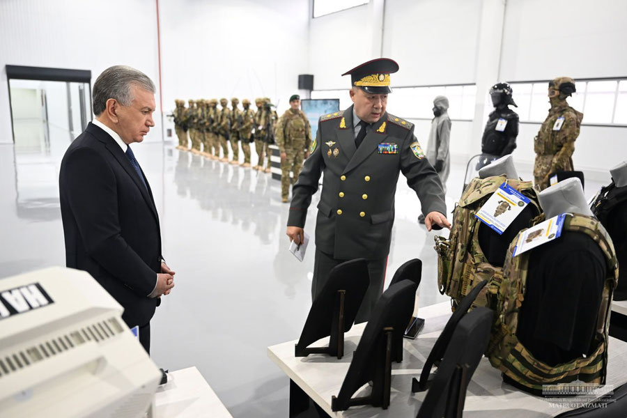 Prezident mudofaa sanoati majmualari bilan tanishdi