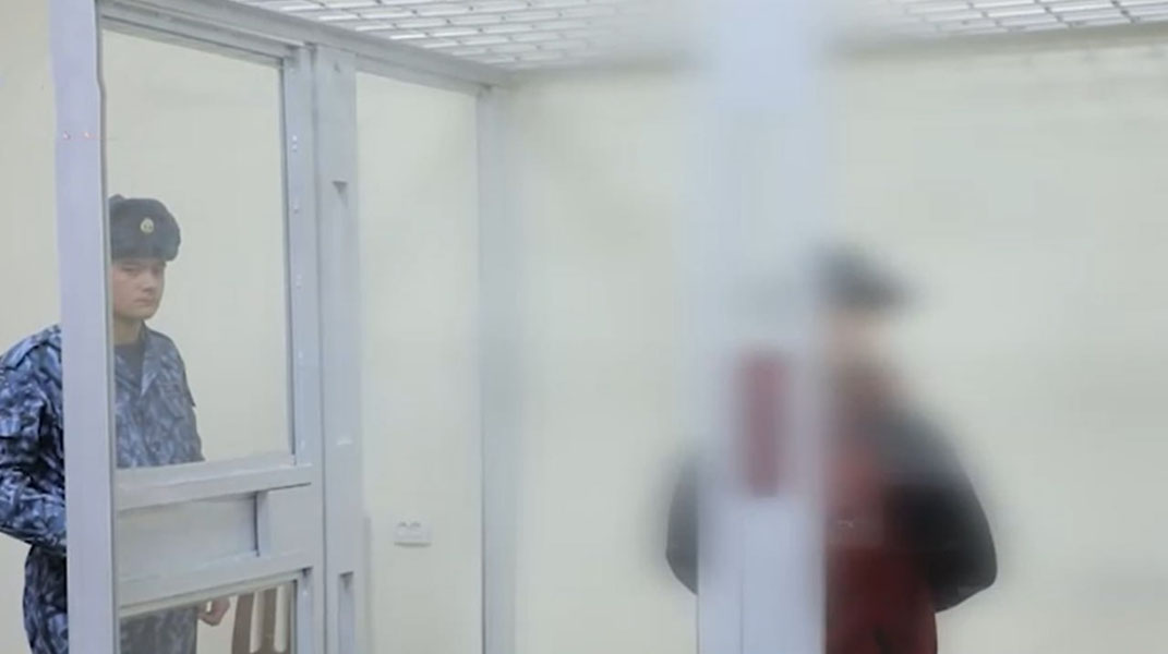 Taksi haydovchisini 10 marta pichoqlab o‘ldirgan yigitga hukm o‘qildi