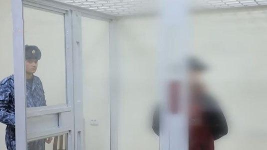 Taksi haydovchisini 10 marta pichoqlab o‘ldirgan yigitga hukm o‘qildi