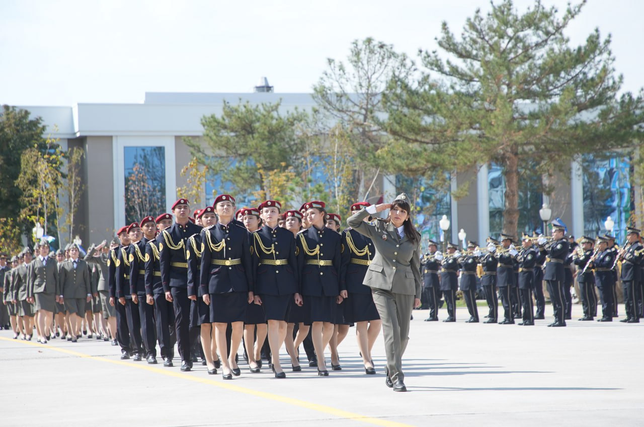 Eshakda gozal va yoshlar porno Porno video: Aka opani uxlayotganda sikadi