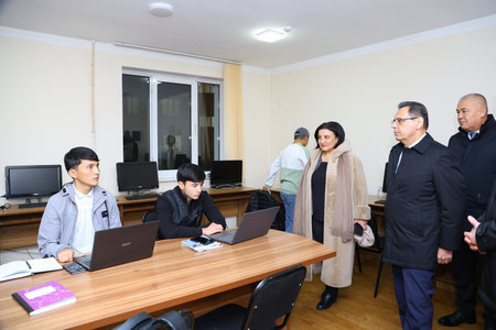Янги олий таълим вазири 1-иш кунини талабалар шароитини ўрганишдан бошлади