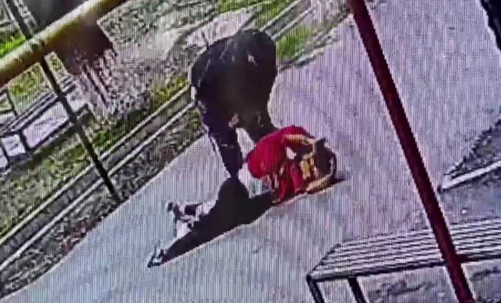 Farzandini boshqa bola bilan urishtirgan ota qamaldi