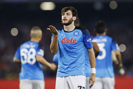 Xvicha 2025-yilning yoziga qadar “Napoli”ni tark etmaydi