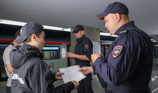 Sankt-Peterburg xorijliklarni chiqarib yubormoqda