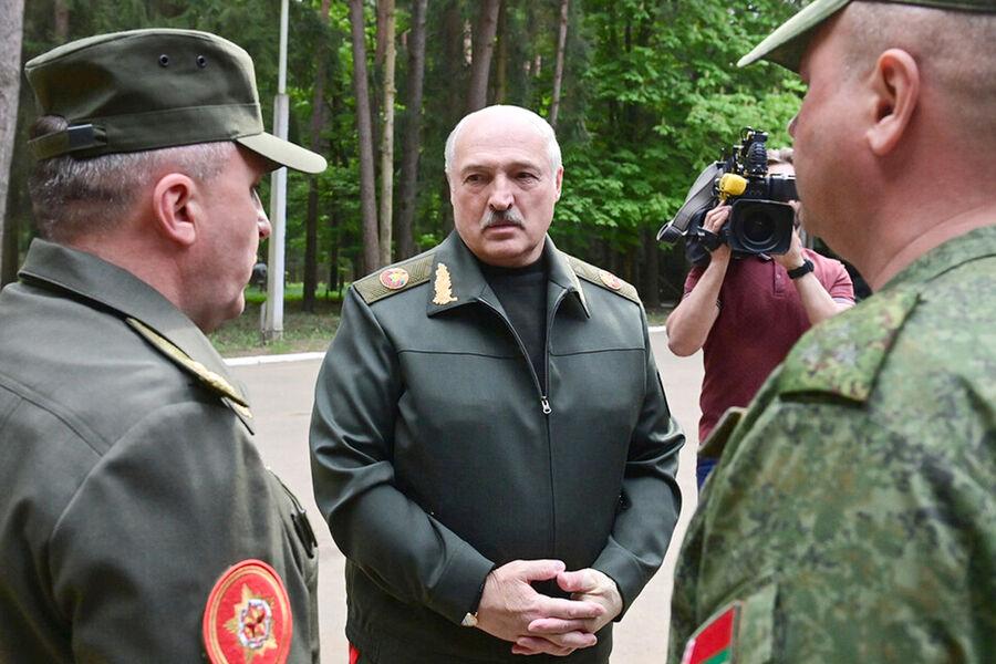 Лукашенко Беларус урушга тайёрланаётганини айтди