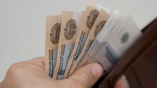 Хоразмда ўқитувчилар ойлигидан ушлаб қолинаётгани айтилди