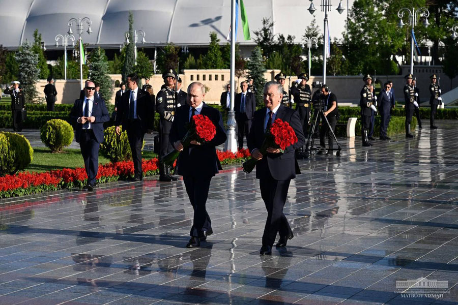 Vladimir Putin “G‘alaba bog‘i”ga bordi