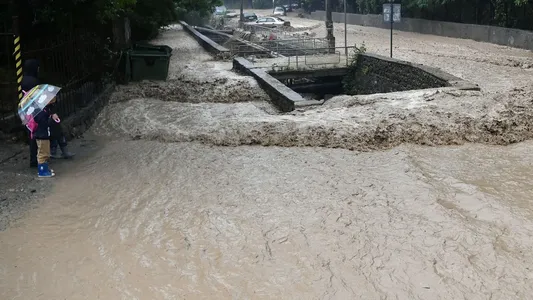 Qirg‘izistonda kuchli suv toshqini kuzatildi