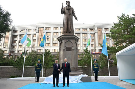 Остонада Алишер Навоий ҳайкали очилди