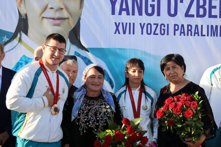 Asila Mirzayorova va Dovurxon Karomatovga uy sovg‘a qilindi