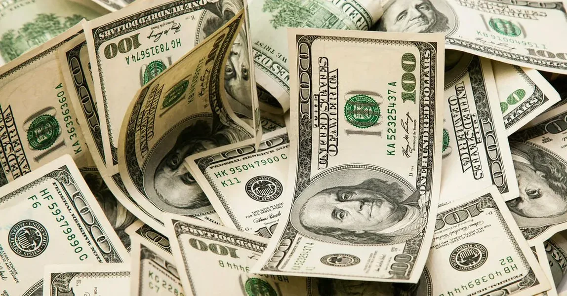 Dollarning rasmiy kursi yana tushdi