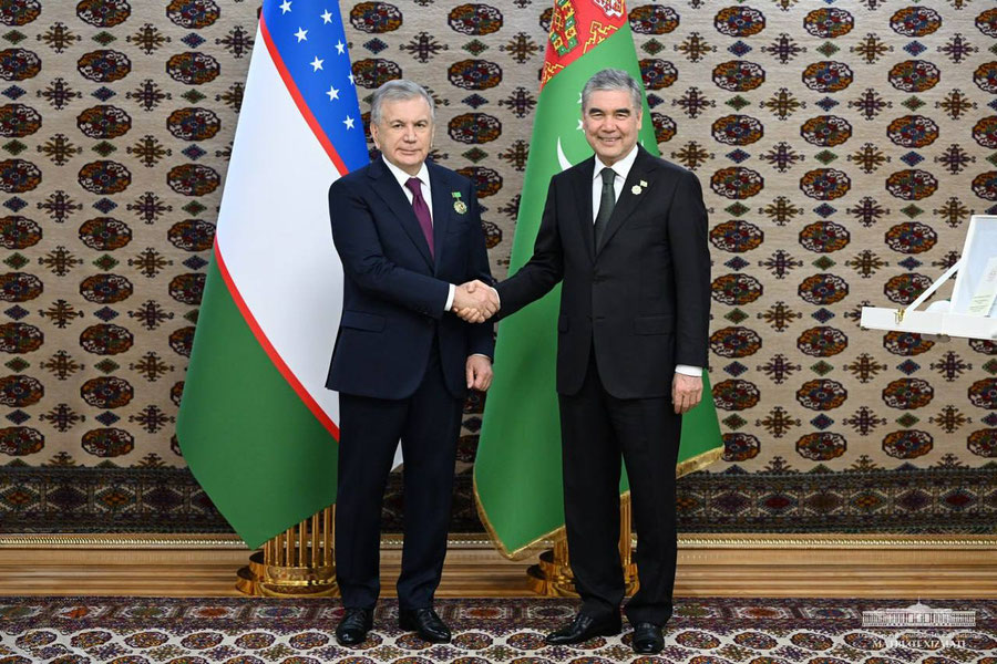 Shavkat Mirziyoyev Turkmanistonda medal bilan taqdirlandi