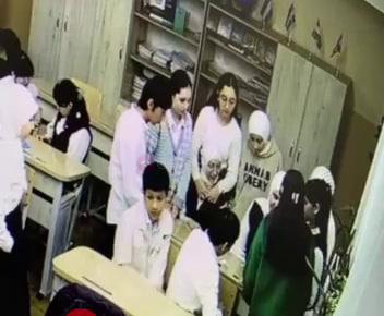 Тошкентдаги мактабда ўқувчилар карта ўйнадими?