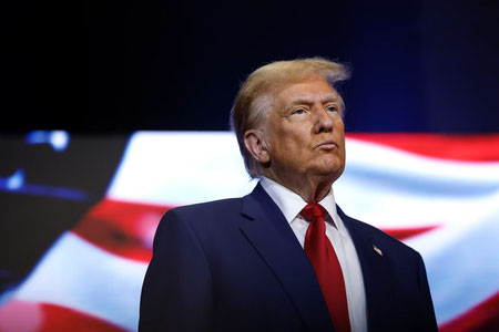 Америкада Трамп тасвирланган доллар чиқарилиши мумкин