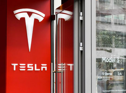 Tesla акциялари бир кунда 15 фоизга тушиб кетди