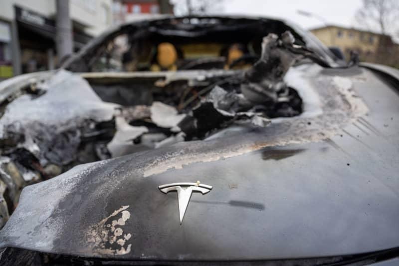 Berlinda to‘rtta Tesla yonib ketdi