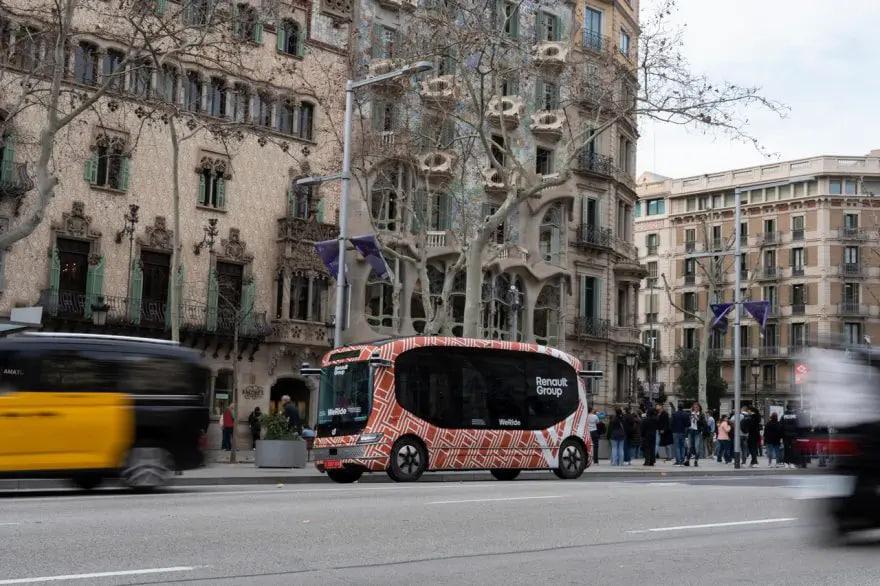 Barselonada haydovchisiz avtobus sinovdan o‘tkazildi