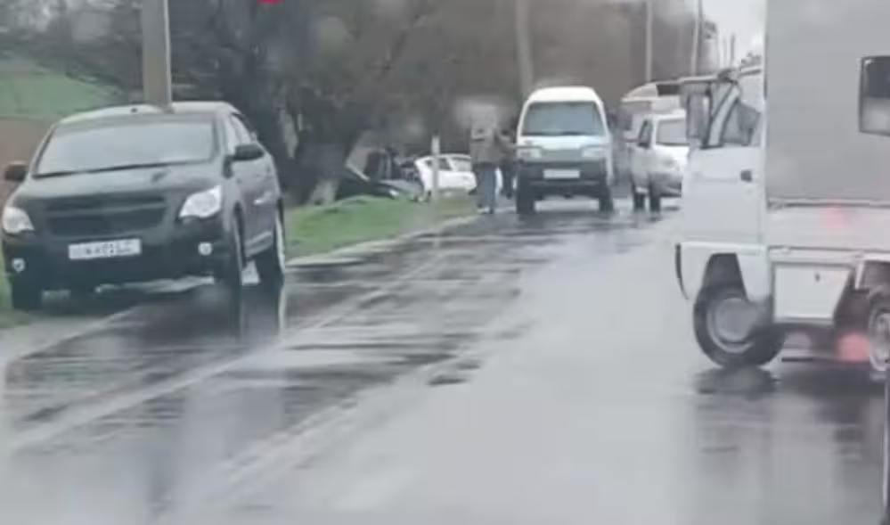 Qibrayda 3 ta mashina avariyaga uchradi