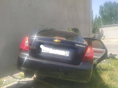 Andijonda Lacetti devorni yorib o‘tdi