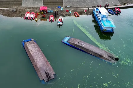 Xitoyda kemalar ag‘darilishi oqibatida to‘qqiz kishi halok bo‘ldi