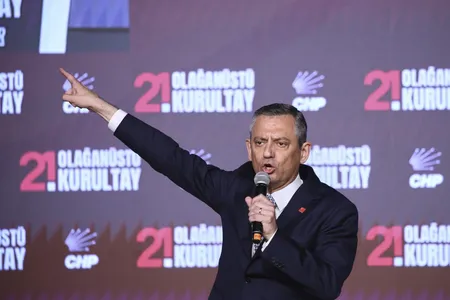 Turkiyada muxolifat yetakchisiga hujum qilindi