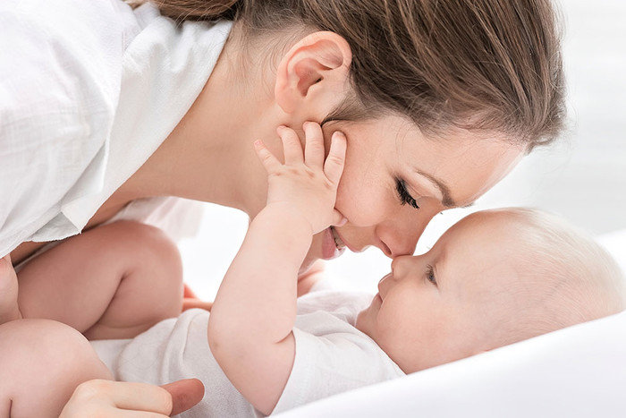 Bir toshakda nabira va buvisi jinsi