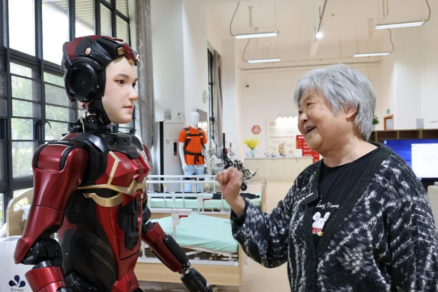 Xitoy qariyalar parvarishida robotlardan foydalanmoqchi